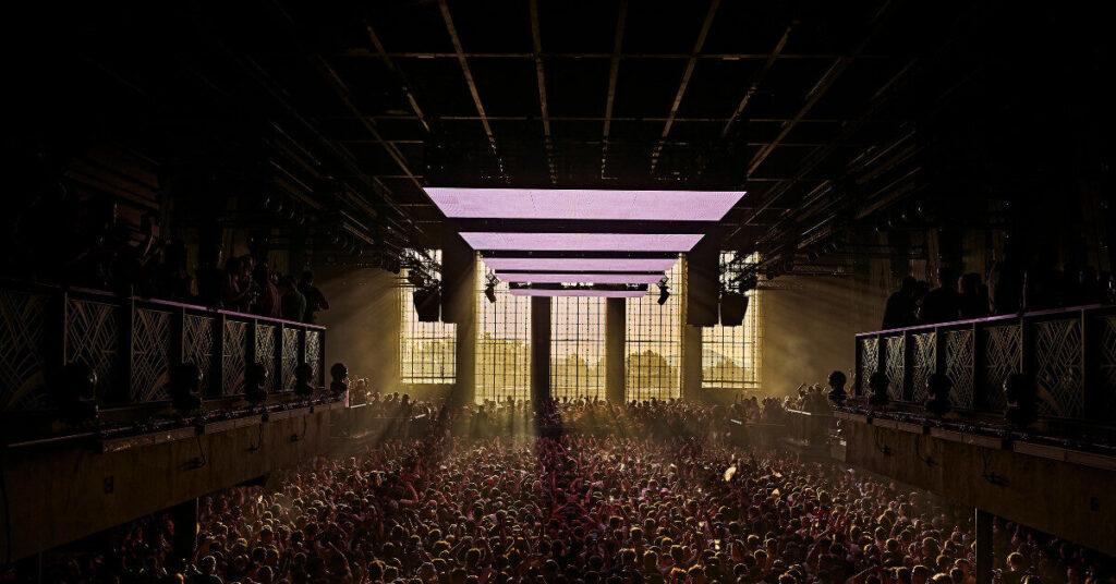 [UNVRS] main hall