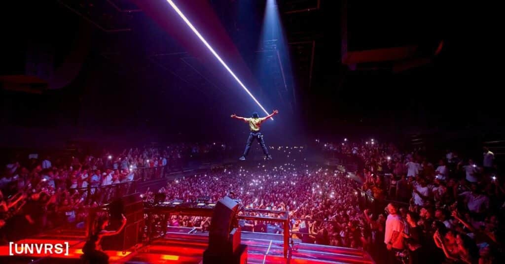 Fisher Flying in to his set